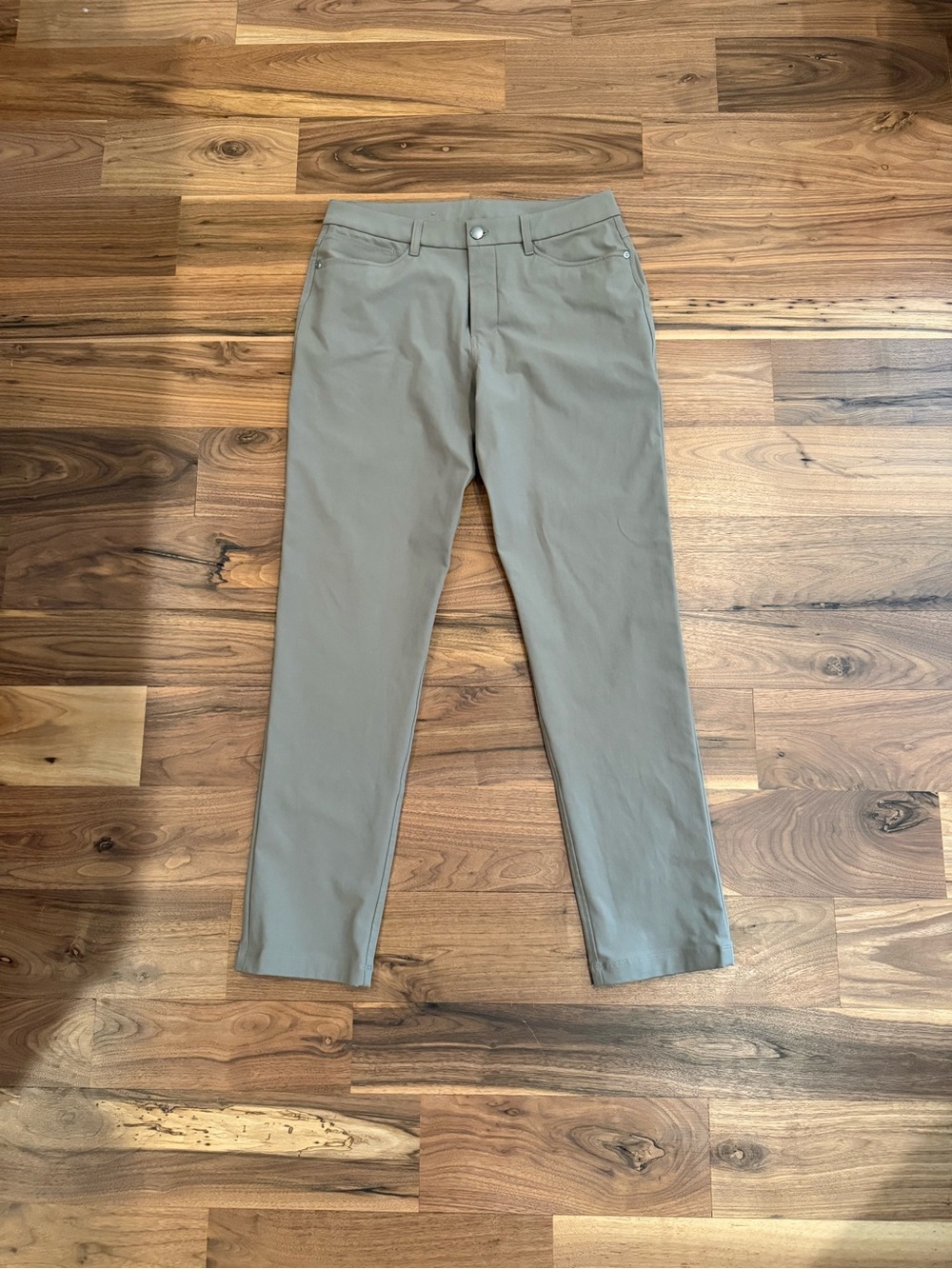 Lulu Lemon 31 x 34 dark khaki abc classic fit, worn once